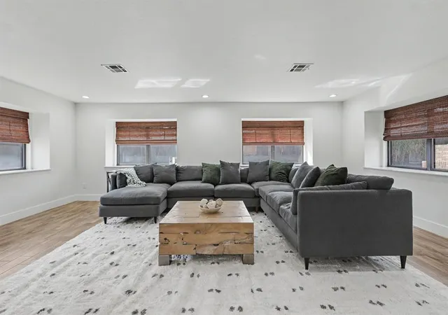 Photo 4 of Sale Pending at 3205 N Forest Park Dr, Oklahoma City, OK 73121 | MLS# 1250922 | Listing updated on 2026-10-07
