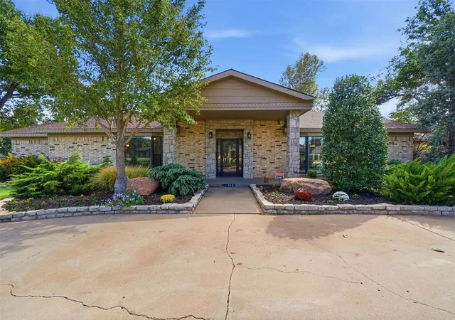 Single family home for sale at 412 Paseo De Vida St, Altus, OK 73521 | MLS# 1250929