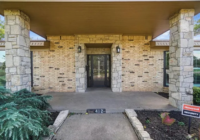 Photo 1 of Single family home for sale at 412 Paseo De Vida St, Altus, OK 73521 | MLS# 1250929 | Listing updated on 2026-10-04