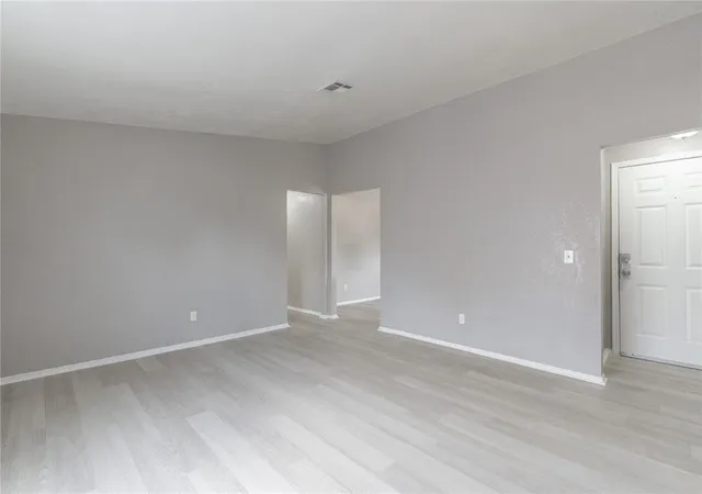 Listing Photo 5 - Condo for sale in building located at 203 Windsor Wy, Oklahoma City, OK 73110