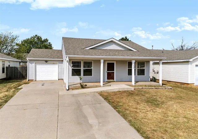 Photo 2 of Sale Pending at 1224 Briar Patch Way, Norman, OK 73071 | MLS# 1250945 | Listing updated on 2026-10-07