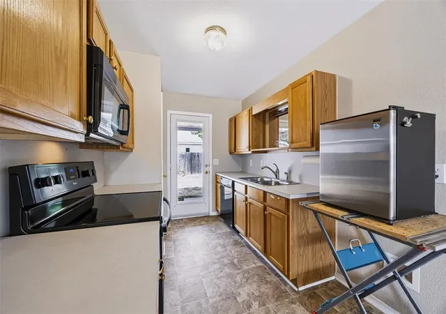Photo 4 of Sale Pending at 1224 Briar Patch Way, Norman, OK 73071 | MLS# 1250945 | Listing updated on 2026-10-07