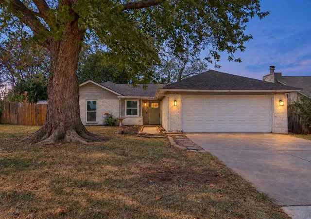 Photo 1 of Single family home for sale at 513 Beagle Cir, Edmond, OK 73003 | MLS# 1250959 | Listing updated on 2026-09-27