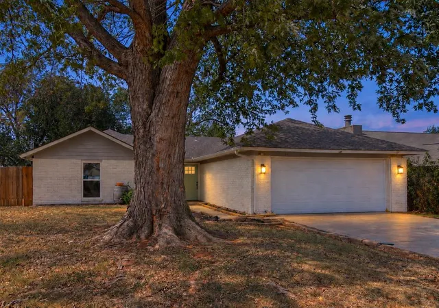 Photo 3 of Single family home for sale at 513 Beagle Cir, Edmond, OK 73003 | MLS# 1250959 | Listing updated on 2026-09-27