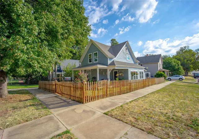 Photo 2 of Single family home for sale at 502 N Broad St, Guthrie, OK 73044 | MLS# 1250961 | Listing updated on 2026-10-20