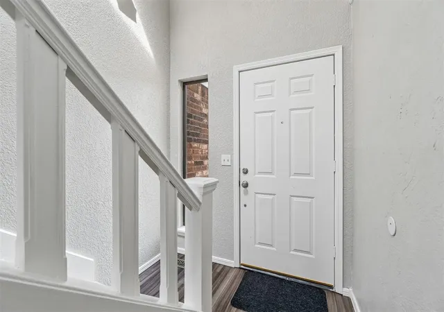 Photo 3 of Single family home for sale at 824 Lakeside Cir, Edmond, OK 73012 | MLS# 1250962 | Listing updated on 2026-10-06