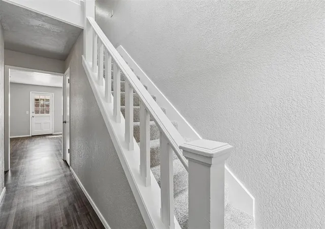 Photo 3 of Single family home for sale at 824 Lakeside Cir, Edmond, OK 73012 | MLS# 1250962 | Listing updated on 2026-10-06