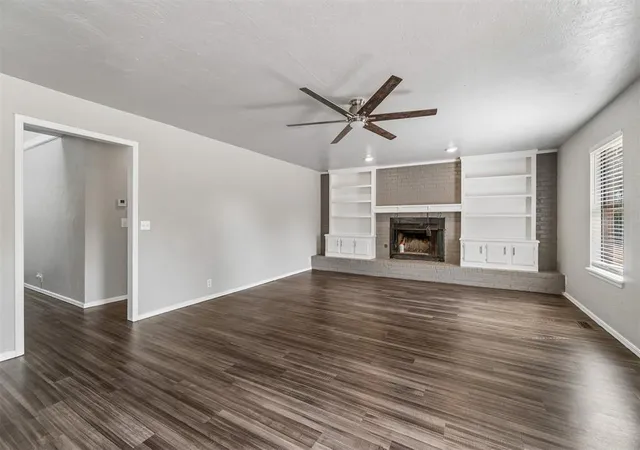 Photo 4 of Single family home for sale at 824 Lakeside Cir, Edmond, OK 73012 | MLS# 1250962 | Listing updated on 2026-10-06