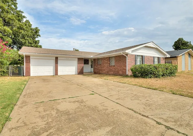 Photo 2 of Sale Pending at 133 SW 64th Terrace, Oklahoma City, OK 73139 | MLS# 1250965 | Listing updated on 2026-09-30