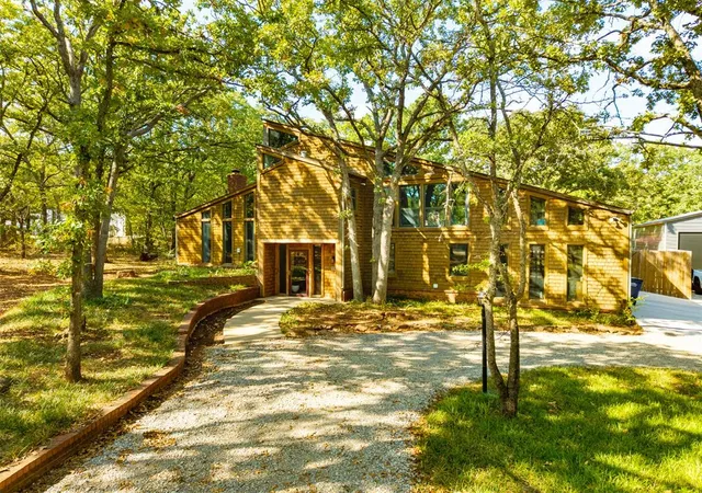 Photo 3 of Single family home for sale at 30 Pam Dr, Shawnee, OK 74804 | MLS# 1250971 | Listing updated on 2026-10-05