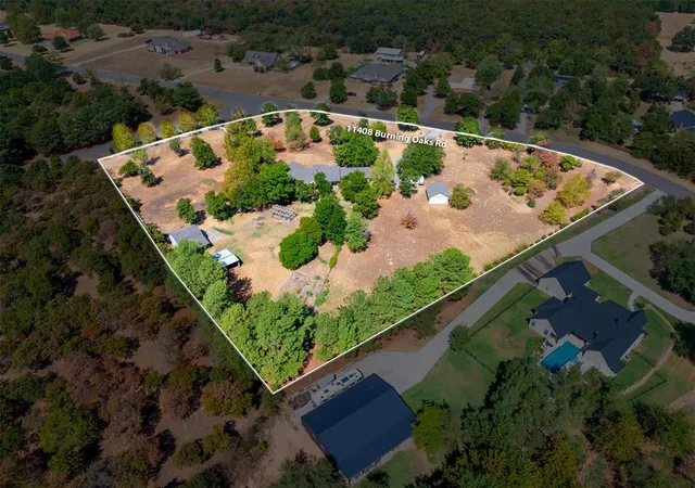 Photo 4 of Sale Pending at 11408 Burning Oaks Rd, Oklahoma City, OK 73150 | MLS# 1250972 | Listing updated on 2026-10-06