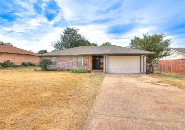 Single family home for sale at 20040 Timberidge Rd, Harrah, OK 73045 | MLS# 1250993