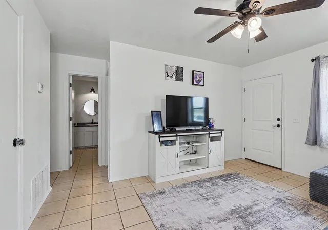 Listing Photo 5 - Condo for sale in building located at 116 N Mckenzie St, Weatherford, OK 73096 - Unit #116 + 118