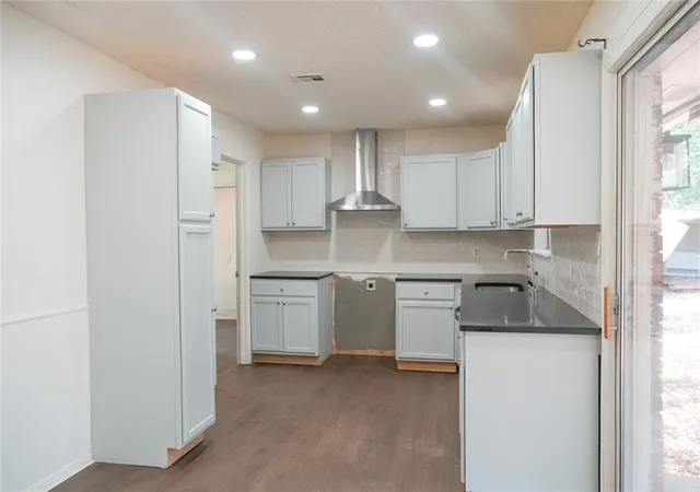 Photo 4 of Single family home for sale at 1410 High Meadows Dr, Norman, OK 73071 | MLS# 1251008 | Listing updated on 2026-09-26