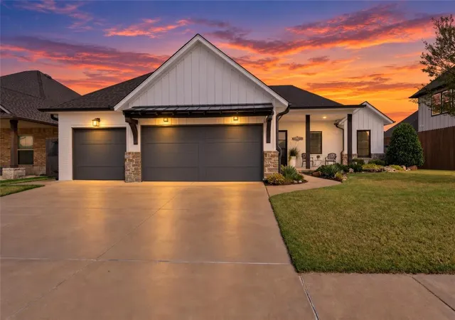 Photo 1 of Single family home for sale at 304 Bray Ln, Yukon, OK 73099 | MLS# 1251014 | Listing updated on 2026-09-30