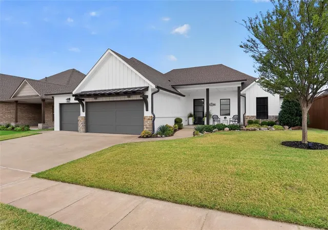 Photo 3 of Single family home for sale at 304 Bray Ln, Yukon, OK 73099 | MLS# 1251014 | Listing updated on 2026-09-30