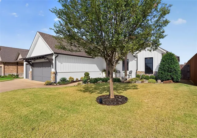 Photo 4 of Single family home for sale at 304 Bray Ln, Yukon, OK 73099 | MLS# 1251014 | Listing updated on 2026-09-30