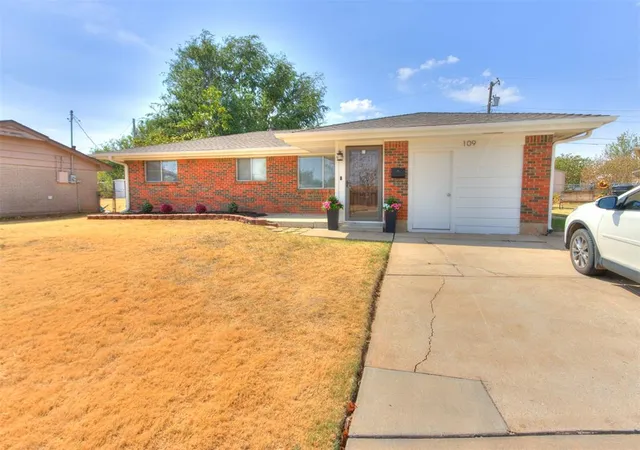 Single family home for sale at 109 Rock Pl, Moore, OK 73160 | MLS# 1251026