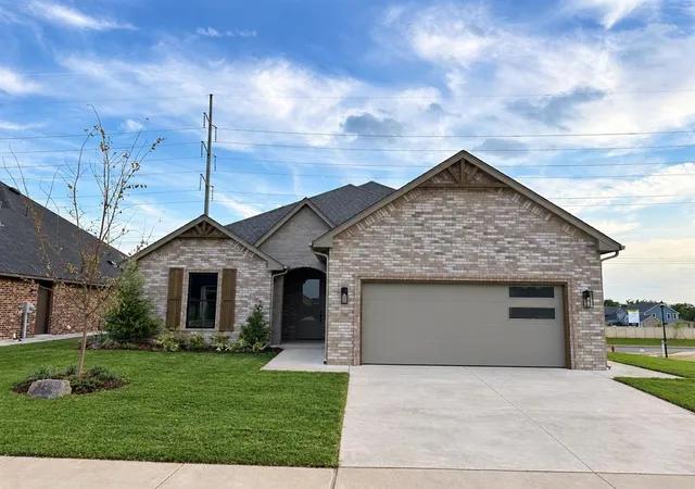 Single family home for sale at 9320 NW 79th Terrace, Yukon, OK 73099 | MLS# 1251041