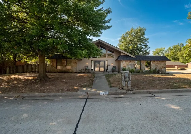 Photo 1 of Single family home for sale at 1 Lancet Ct, Shawnee, OK 74804 | MLS# 1251055 | Listing updated on 2026-10-05