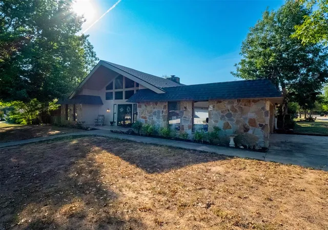 Photo 2 of Single family home for sale at 1 Lancet Ct, Shawnee, OK 74804 | MLS# 1251055 | Listing updated on 2026-10-05
