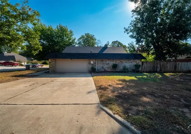 Photo 3 of Single family home for sale at 1 Lancet Ct, Shawnee, OK 74804 | MLS# 1251055 | Listing updated on 2026-10-05