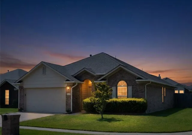 Single family home for sale at 2508 NW 162nd Terrace, Edmond, OK 73013 | MLS# 1251056