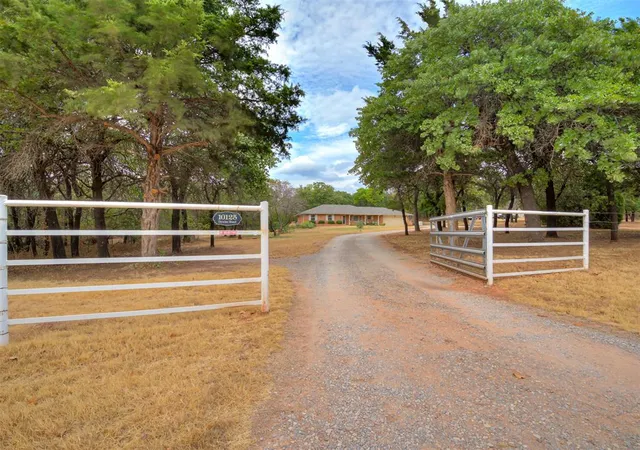 Photo 3 of Single family home for sale at 10125 Denise Rd, Oklahoma City, OK 73165 | MLS# 1251059 | Listing updated on 2026-10-07