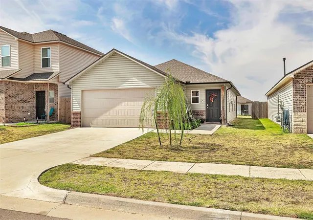 Single family home for sale at 11829 Kameron Way, Yukon, OK 73099 | MLS# 1251062
