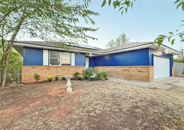 Photo 3 of Single family home for sale at 10301 N Rock Cir Dr, Edmond, OK 73034 | MLS# 1251065 | Listing updated on 2026-10-02