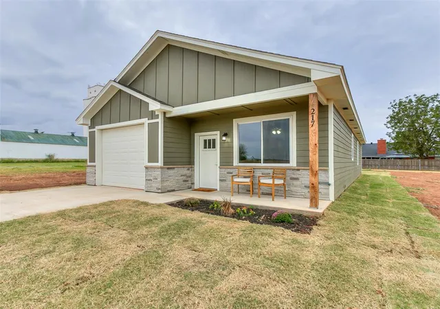 Photo 1 of Sale Pending at 217 W Olive St, Cashion, OK 73016 | MLS# 1251077 | Listing updated on 2026-10-02