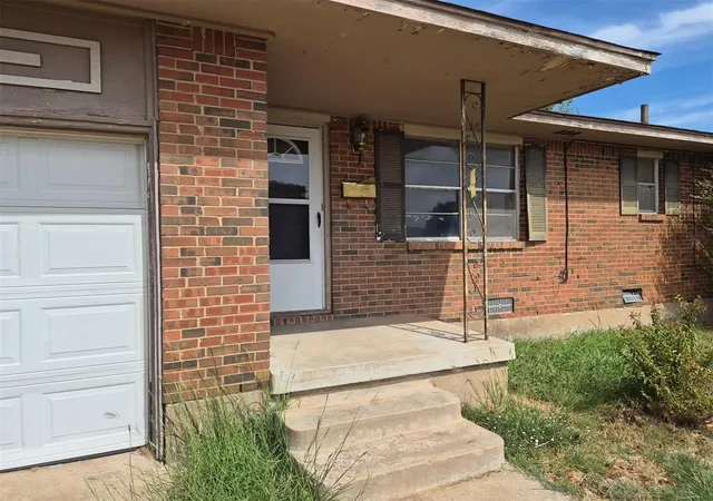 Photo 3 of Single family home for sale at 4917 Nw Lindy Ave, Lawton, OK 73505 | MLS# 1251084 | Listing updated on 2026-09-28