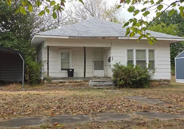 Photo 2 of Single family home for sale at 303 N 9th Street, Okemah, OK 74859 | MLS# 1251085 | Listing updated on 2026-09-27