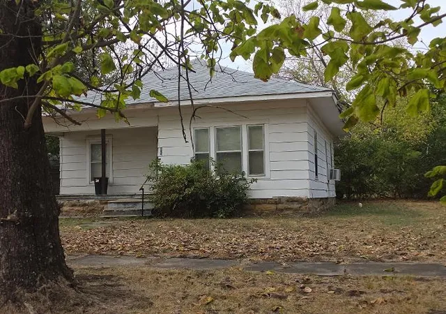 Photo 3 of Single family home for sale at 303 N 9th Street, Okemah, OK 74859 | MLS# 1251085 | Listing updated on 2026-09-27