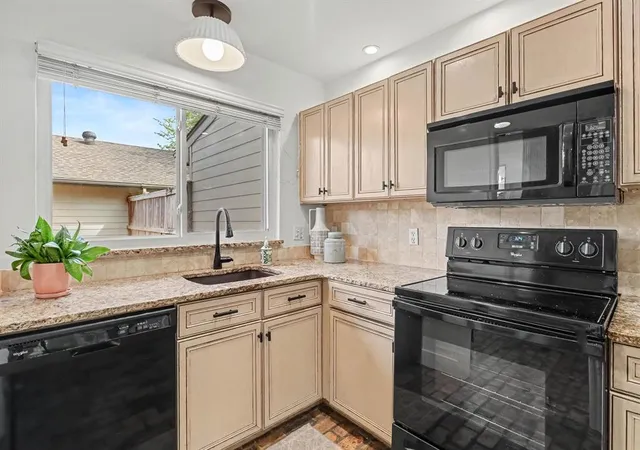 Photo 4 of Single family home for sale at 520 W Greenlea Chase, Oklahoma City, OK 73170 | MLS# 1251086 | Listing updated on 2026-09-26