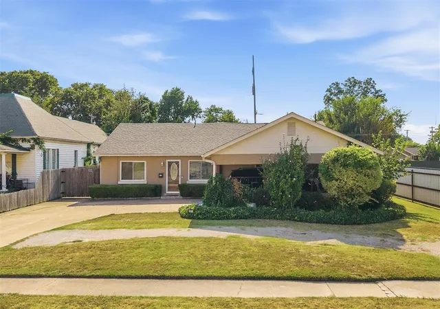 Single family home for sale at 221 S Walnut St, Pauls Valley, OK 73075 | MLS# 1251092
