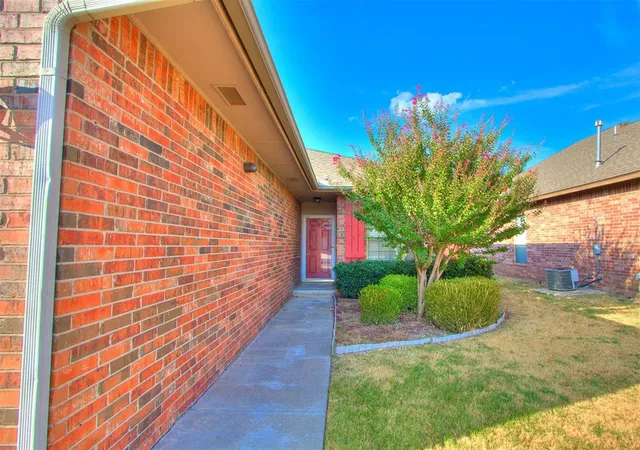 Photo 4 of Single family home for sale at 513 SW 124th Place, Oklahoma City, OK 73170 | MLS# 1251094 | Listing updated on 2026-09-26