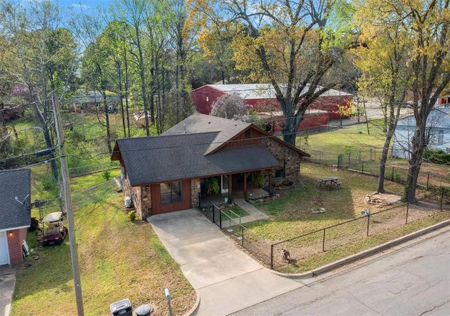 Photo 1 of Single family home for sale at 607 N Bock St, Broken Bow, OK 74728 | MLS# 1251099 | Listing updated on 2026-09-26