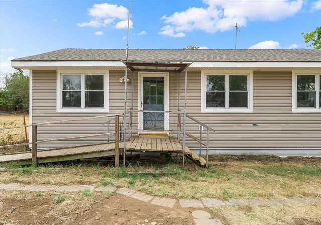 Photo 4 of Single family home for sale at 23061 County Rd 1377, Anadarko, OK 73005 | MLS# 1251106 | Listing updated on 2026-09-29