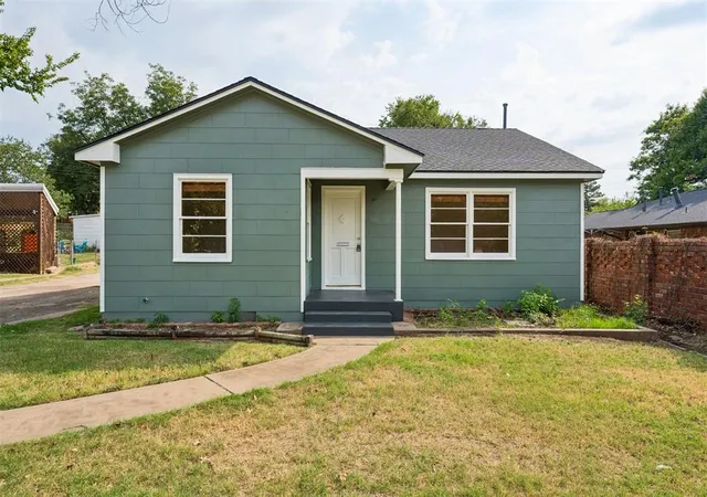 Photo 1 of Sale Pending at 911 E Noble Ave, Guthrie, OK 73044 | MLS# 1251111 | Listing updated on 2026-09-28
