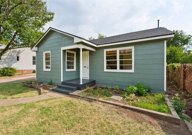 Photo 3 of Sale Pending at 911 E Noble Ave, Guthrie, OK 73044 | MLS# 1251111 | Listing updated on 2026-09-28