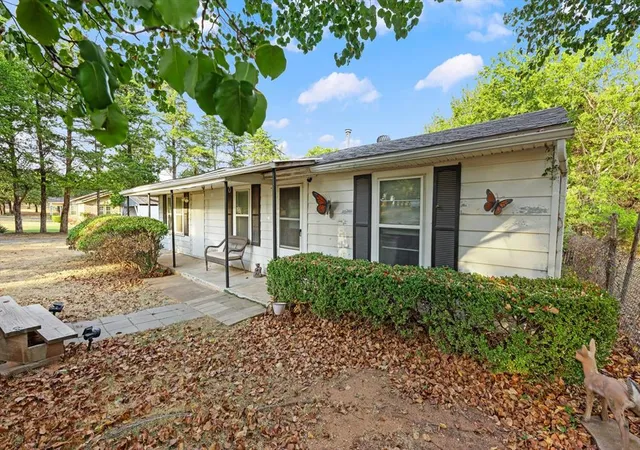 Photo 1 of Sale Pending at 620 Oakridge Dr, Edmond, OK 73034 | MLS# 1251115 | Listing updated on 2026-10-03