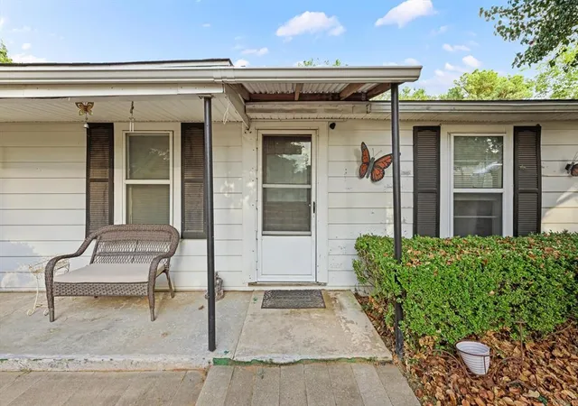 Photo 3 of Sale Pending at 620 Oakridge Dr, Edmond, OK 73034 | MLS# 1251115 | Listing updated on 2026-10-03