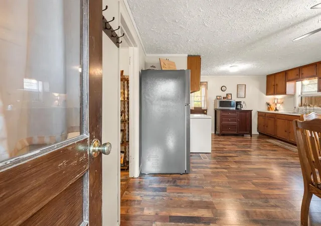 Photo 4 of Sale Pending at 620 Oakridge Dr, Edmond, OK 73034 | MLS# 1251115 | Listing updated on 2026-10-03