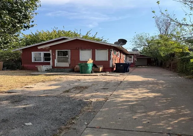Single family home for sale at 820 SW 28th Street, Oklahoma City, OK 73109 | MLS# 1251132