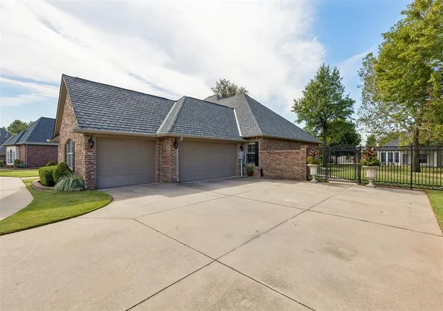 Photo 2 of Single family home for sale at 2724 Sw 125th Terrace, Oklahoma City, OK 73170 | MLS# 1251150 | Listing updated on 2026-10-01