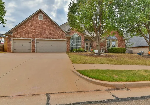 Single family home for sale at 3308 Huntsman Ct, Edmond, OK 73003 | MLS# 1251154