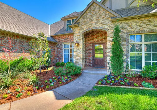 Photo 1 of Sale Pending at 3720 Creek Bnd Rd, Edmond, OK 73003 | MLS# 1251156 | Listing updated on 2026-10-01