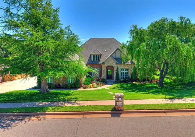 Photo 2 of Sale Pending at 3720 Creek Bnd Rd, Edmond, OK 73003 | MLS# 1251156 | Listing updated on 2026-10-01