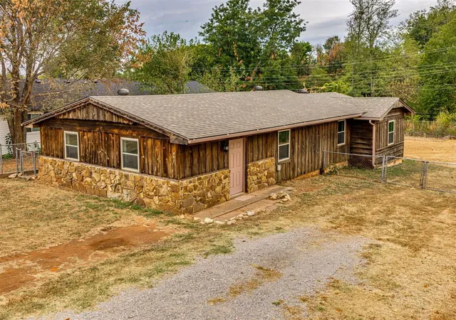 Photo 1 of Single family home for sale at 407 N Jefferson Ave, Blanchard, OK 73010 | MLS# 1251175 | Listing updated on 2026-09-30
